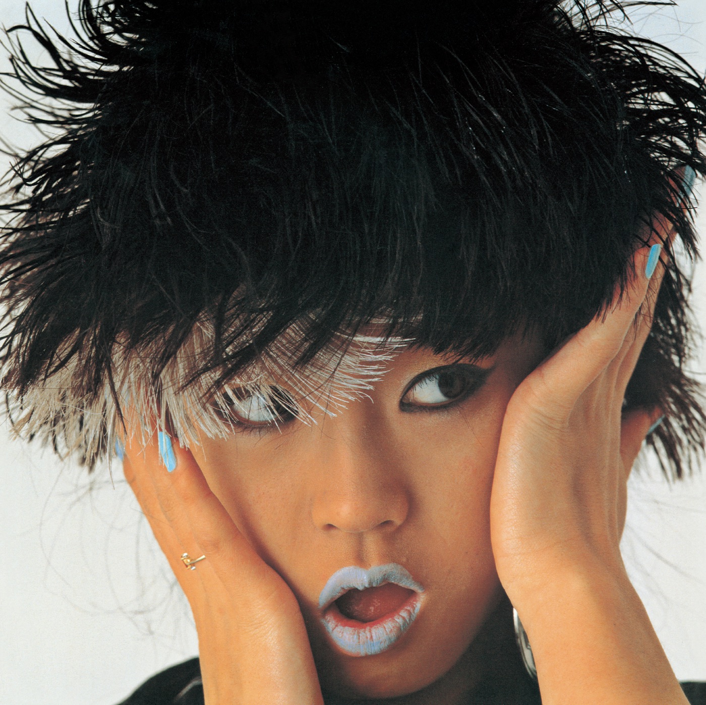 中森名菜 – 赤い鸟逃げた (「ミ・アモーレ」别歌诗&ラテン・ロング・ヴァージョン) [+1] [2014 Remaster] – Single(190296701955)【16bit／44.1kHz】日本区-OppsUnote音乐广场