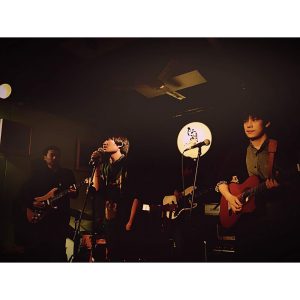 鹿先森乐队 – 我们拥抱亲吻相爱的人 – Single(6930043304442)【16bit／44.1kHz】台湾区-OppsUnote音乐广场