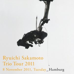 坂本龍一 – Ryuichi Sakamoto： Trio Tour 2011 – 08 November 2011, Tuesday – Hamburg(4515793407227)【16bit／44.1kHz】日本区-OppsUnote音乐广场