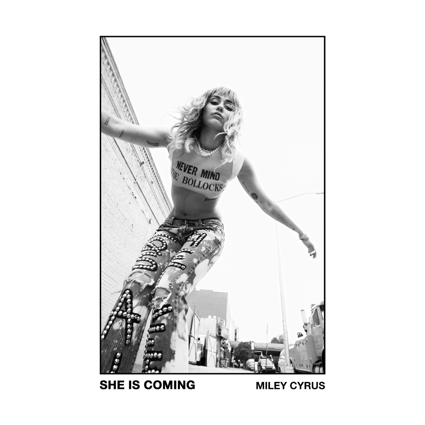 Miley Cyrus – SHE IS COMING(196871119436)【24bit／44.1kHz】美国区-OppsUnote音乐广场