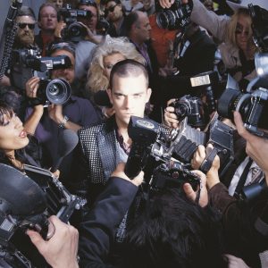 Robbie Williams – Life Thru A Lens (25th Anniversary)(00602448461636)【16bit／44.1kHz】土耳其区-OppsUnote音乐广场
